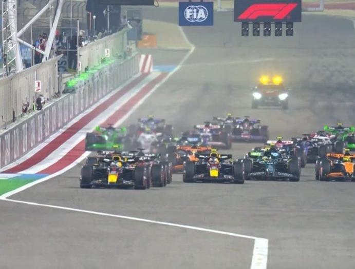 Gana Verstappen en Barhein y Checo termina segundo 