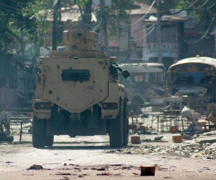Huyen miles de presos de Puerto Príncipe tras asalto
