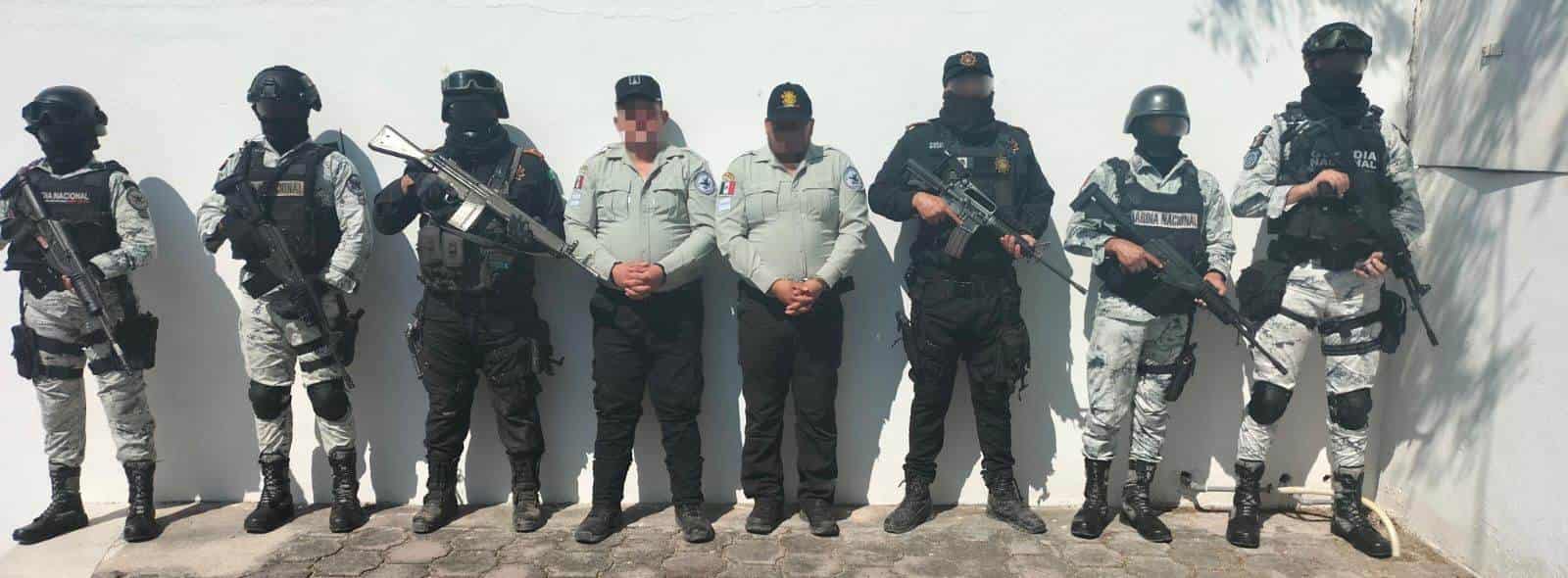 En un trabajo de conjunto entre autoridades de los Gobiernos Federal y del estado de Nuevo León, fueron detenidos dos civiles quienes portaban ropa semejante al uniforme de proximidad de la Guardia Nacional, en el municipio de Galeana.