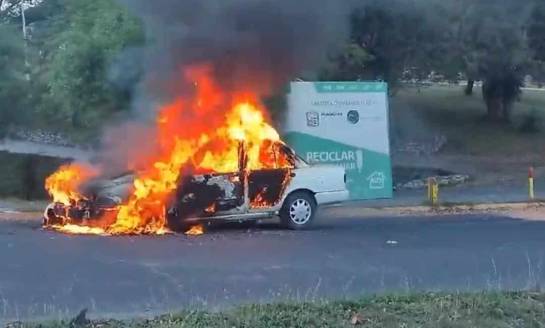 Tres vehículos con diversos daños dejaron incendios registrados ayer en los municipios de Santa Catarina, Monterrey, y Guadalupe, sin que se reportaran lesionados.