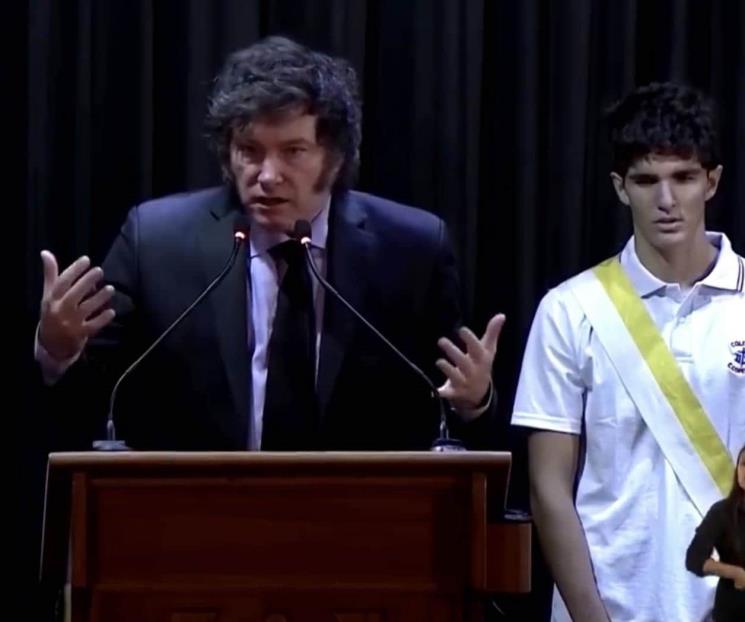 Se desmayan estudiantes durante discurso de Milei en Argentina