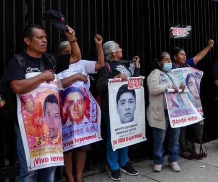 Contacta Segob a padres de los 43 tras irrupción en Palacio Nacional