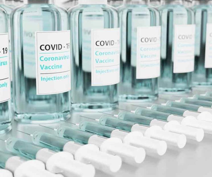 Hombre recibe más de 200 vacunas contra Covid y está sano