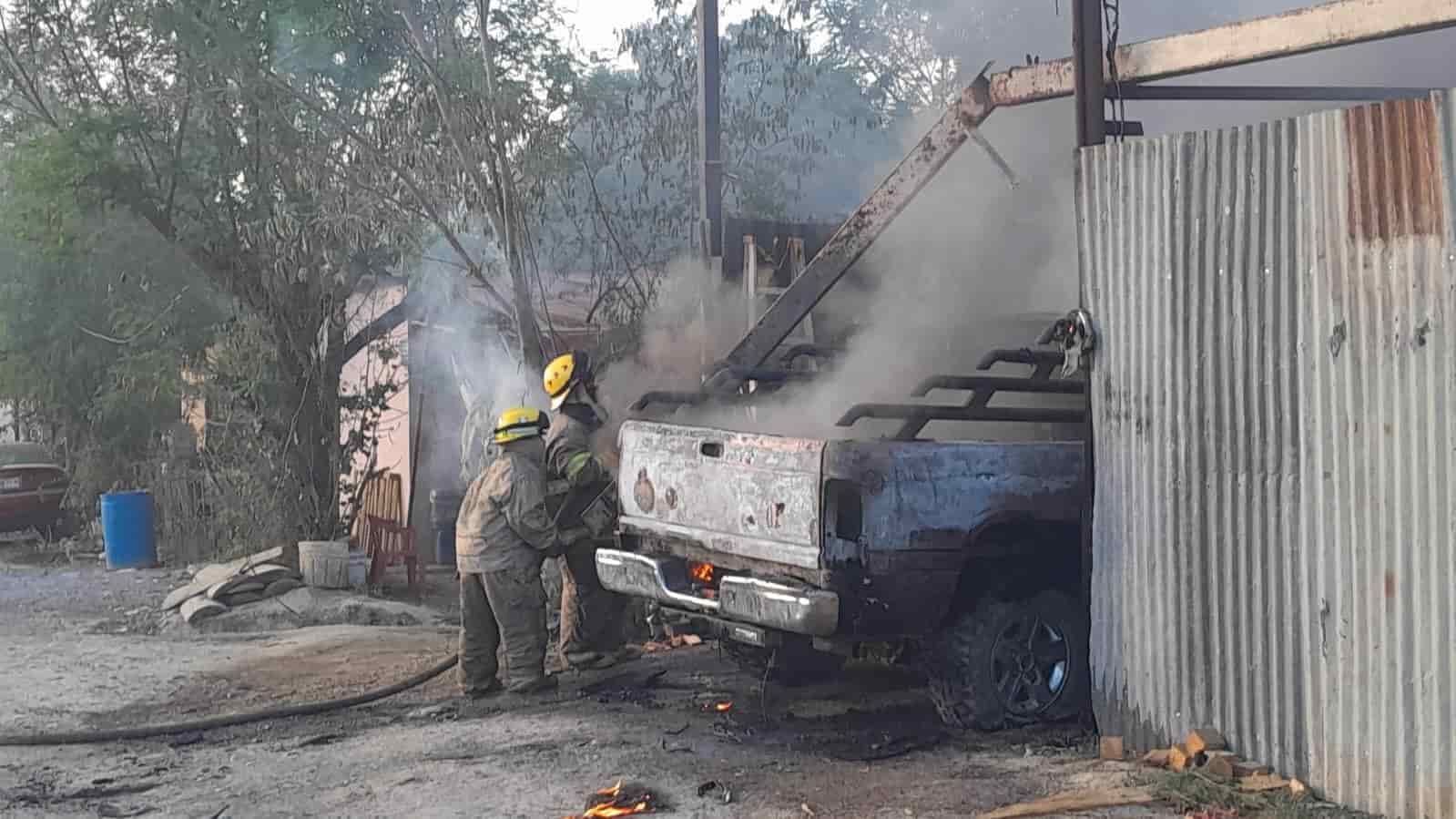 Una intensa movilización de los puestos de socorro se registró en el municipio de Allende, al incendiarse un taller mecánico.