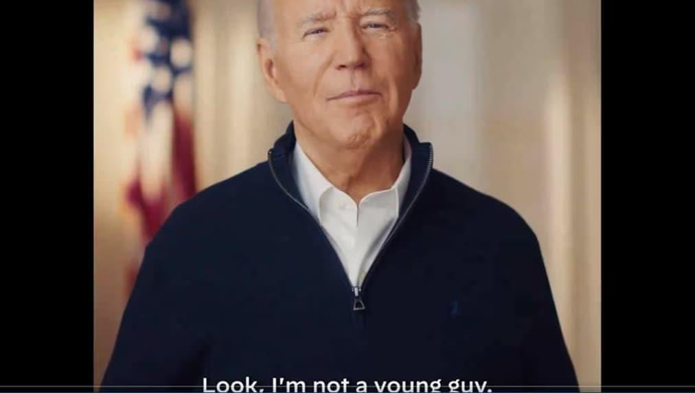 No soy un joven, bromea Biden en anuncio en el que critica a Trump