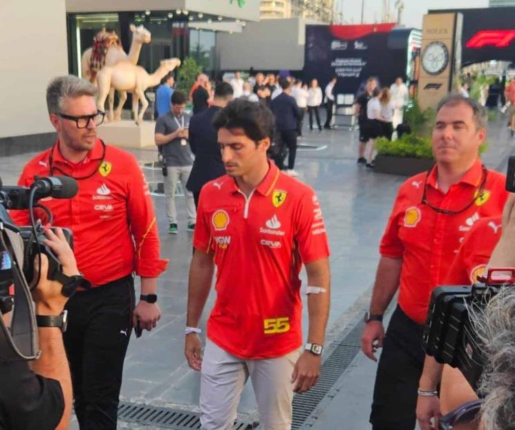 Acude Carlos Sainz al GP de Arabia tras ser operado de apendicitis
