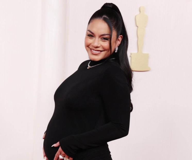 Vanessa Hudgens muestra embarazo en alfombra roja de los Oscar