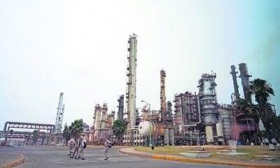 Reducen producción refinerías del país