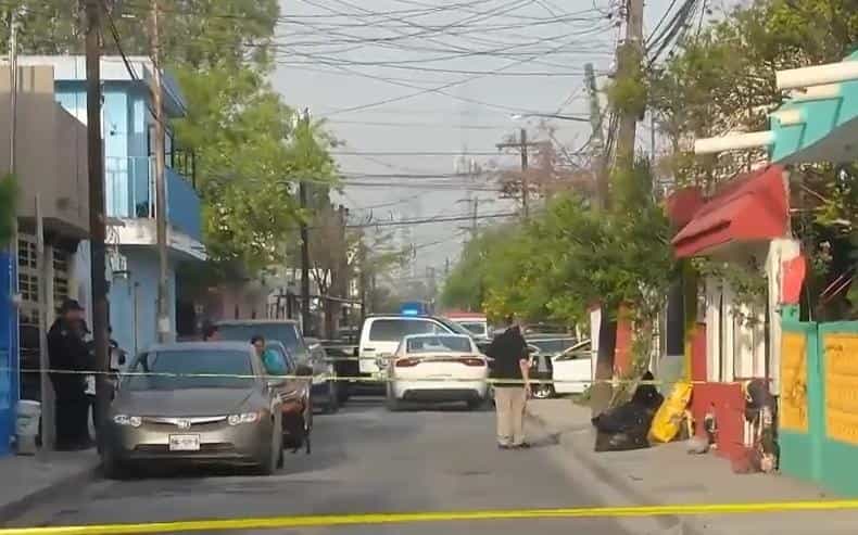 En el interior de su domicilio, fue ejecutado un presunto vendedor de droga fue ejecutado ayer en la Colonia La Huerta, municipio de Guadalupe.