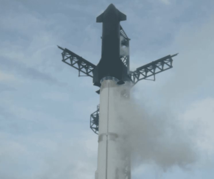 Explota megacohete de SpaceX en su regreso a la Tierra