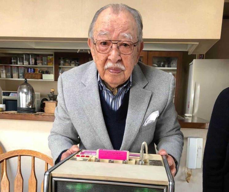 Muere Shigeichi Negishi, el inventor del karaoke, a los 100 años