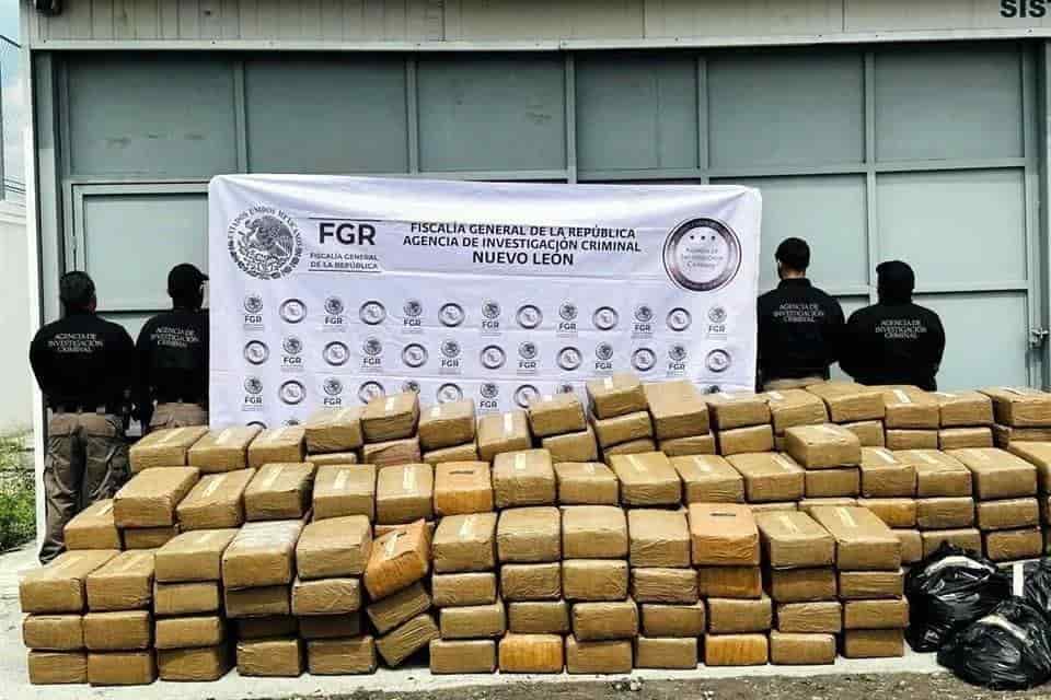 Elementos de la Fiscalía General de la República, decomisaron 150 kilos de mariguana dentro de una vivienda ubicada en el municipio de Apodaca.