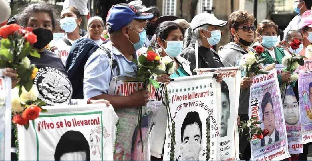 AMLO acusa acuerdo entre abogados y PJ en caso Ayotzinapa
