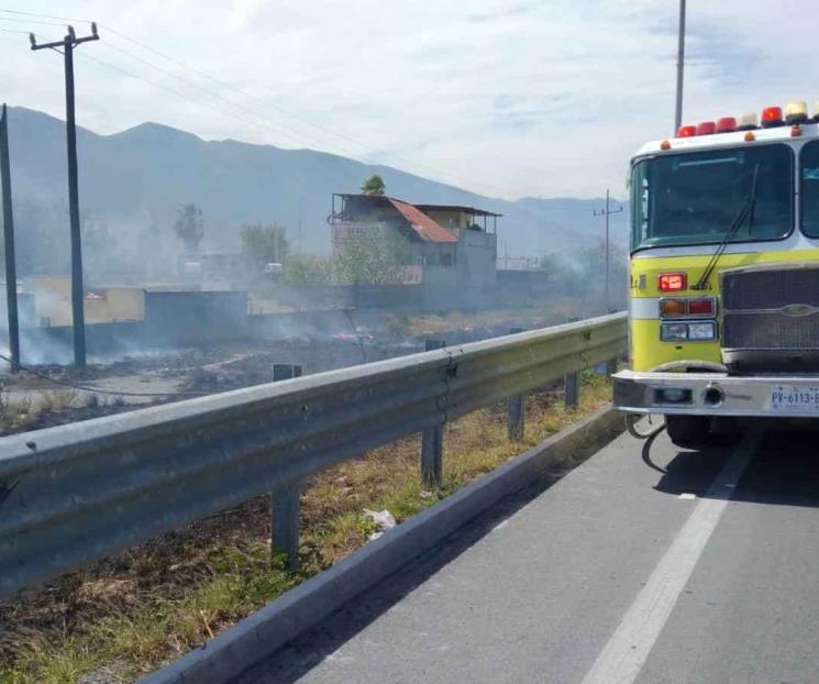 Causa movilización incendio en baldío de García