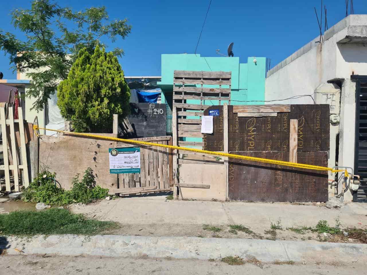 La Fiscalía General de Justicia de Nuevo León llevó a cabo nueve cateos en Pesquería en relación a los 13 cadáveres encontrados en ese municipio, y detuvo a seis hombres y tres mujeres.
