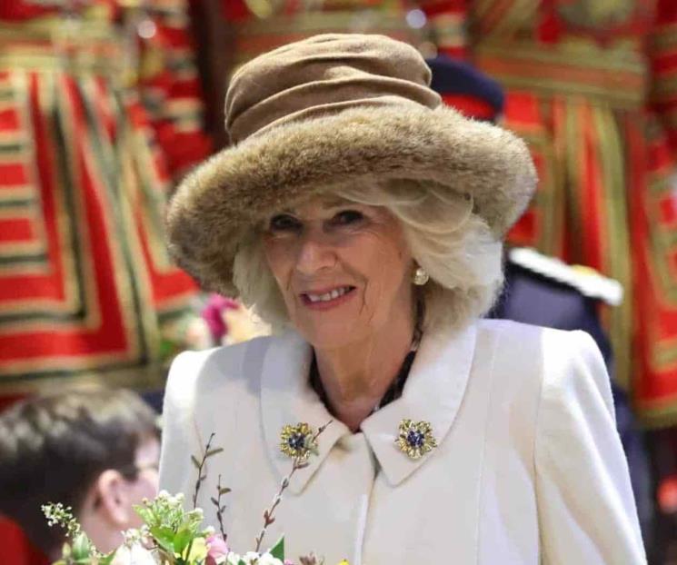 Preside la reina Camilla misa del jueves Santo sin Charles III