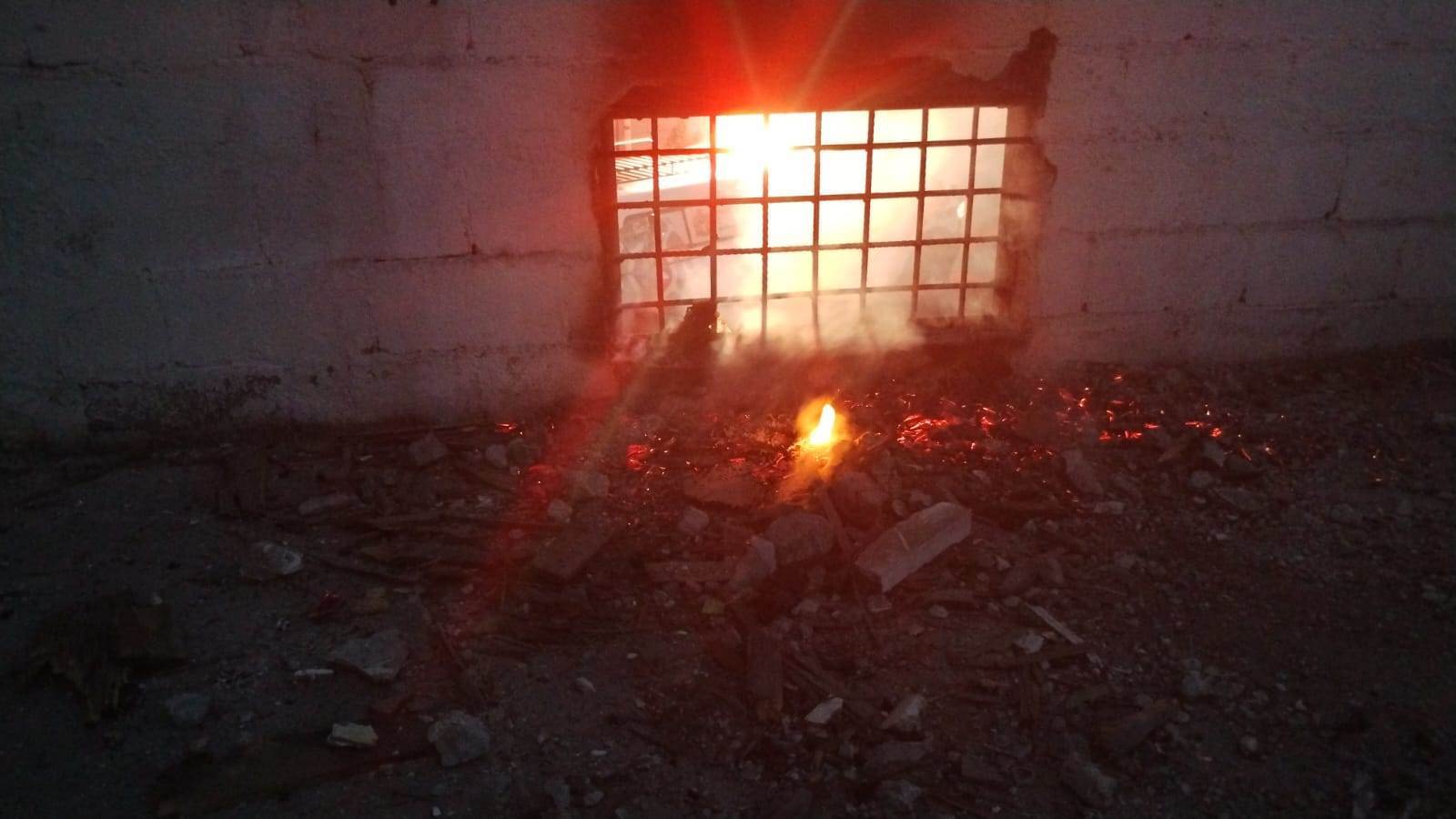 El incendio de una bodega abandonada movilizó ayer a elementos de Bomberos de Nuevo León y Protección Civil de Monterrey, en la Colonia Parque Industrial Regiomontano, al oriente de la ciudad.