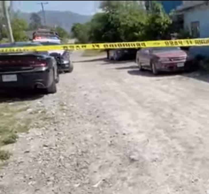 Un oficial de Seguridad Pública de Cadereyta, baleo la casa y una camioneta, de un vecino en la Colonia Monte Kristal ubicada en Juárez, Nuevo León.