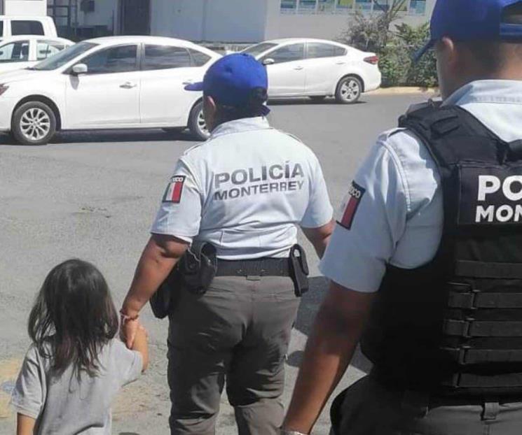 Localiza Policía de Monterrey a niña extraviada en plaza pública