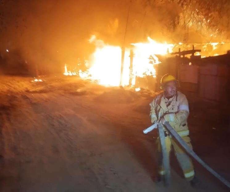 Destruye incendio cuatro tejabanes en Escobedo