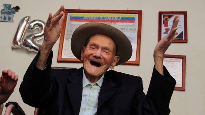 Muere a los 114 años, el hombre más longevo del mundo