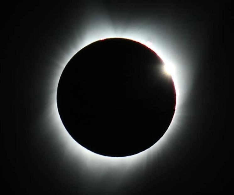 Invita UANL a ver el eclipse solar total desde Explanada de Rectoría