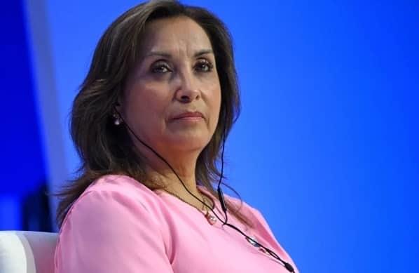La presidenta de Perú, Dina Boluarte, niega poseer relojes de lujo