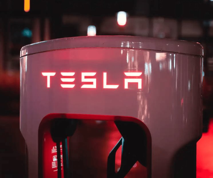 Elon Musk confirma cuándo presentará el robotaxi de Tesla