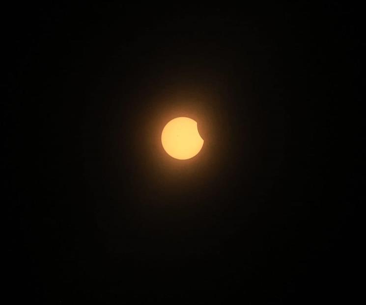Eclipse total de sol, fenómeno natural astronómico único: AMLO