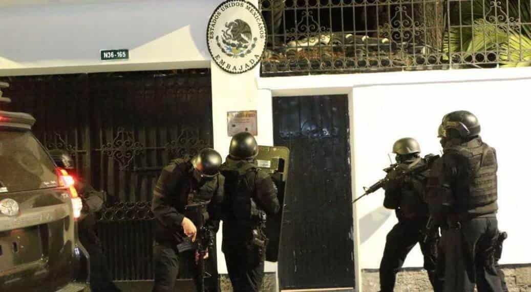 Colegio de Abogados condena allanamiento a embajada en Ecuador