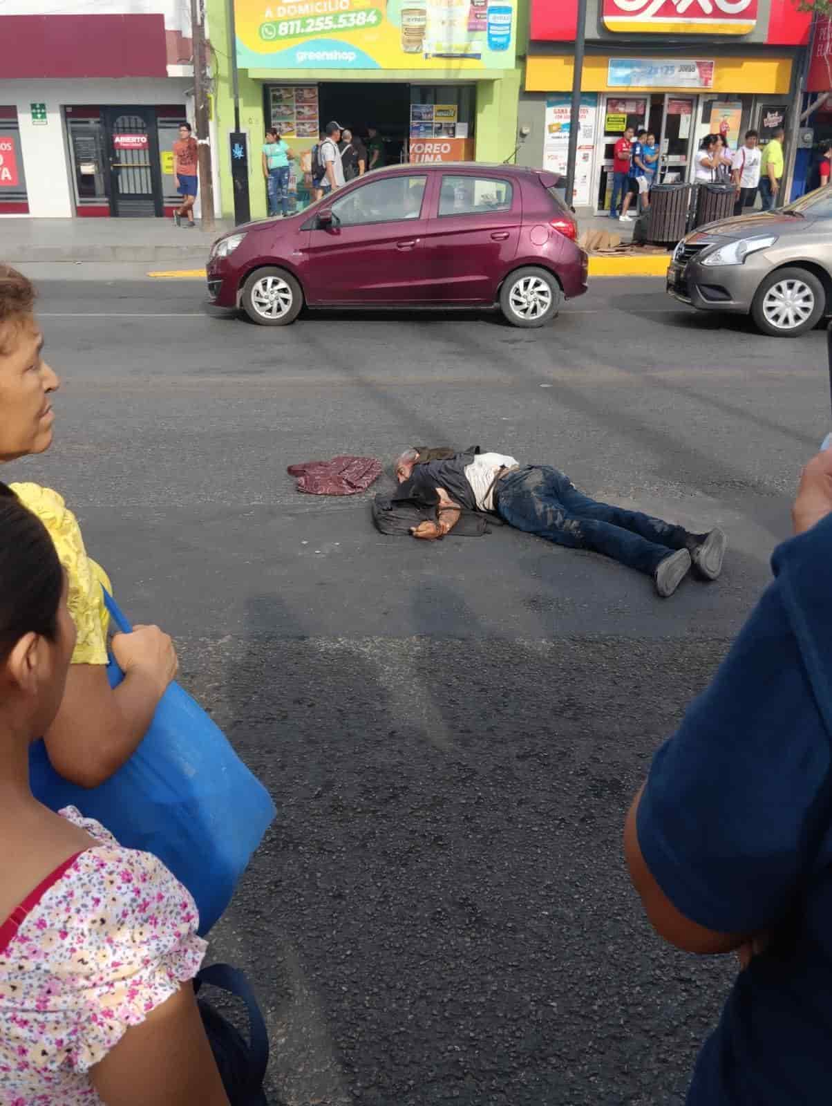 Un hombre de la tercera edad murió arrollado por el operador de una ruta urbana, en el primer cuadro de la ciudad.