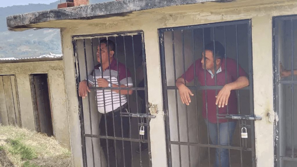 Enjaulan a alcalde interino en Chiapas por incumplimiento de obras