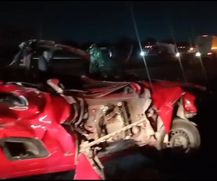 Choca camioneta con tráiler en la Laredo, hay 2 muertos y 2 heridos