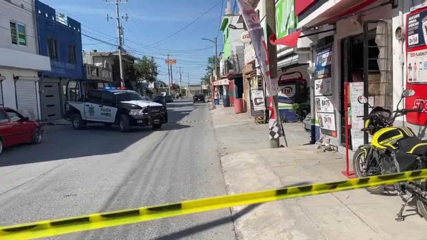 Hombres armados atacaron un negocio de compra-venta de chatarra, ubicado en el municipio de Juárez, dejando un saldo de una persona sin vida y otros gravemente lesionado.