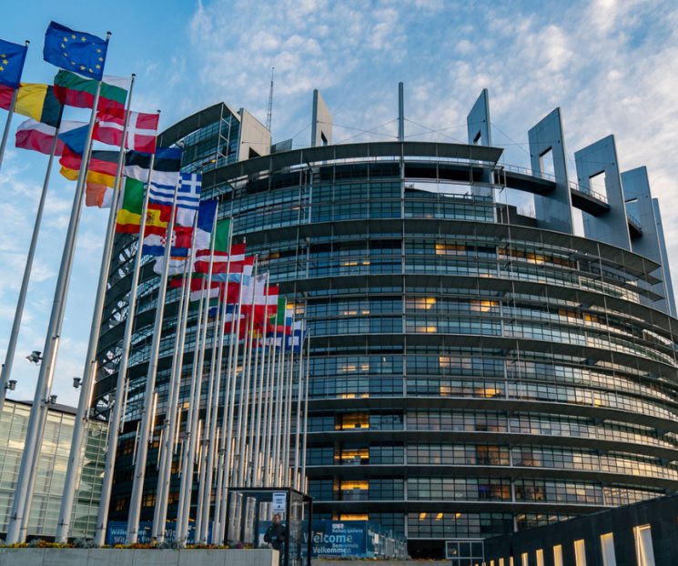 Aprueba Parlamento Europeo reforma migratoria histórica