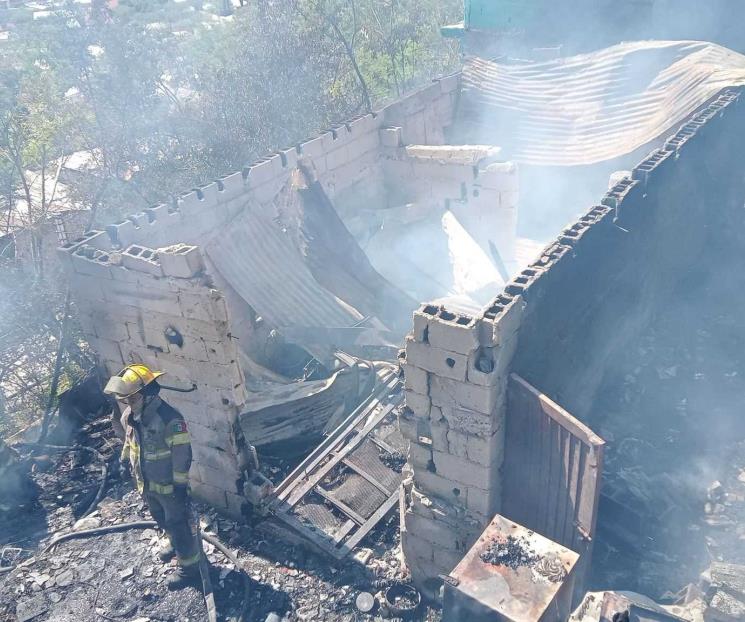 Se incendia vivienda en Monterrey