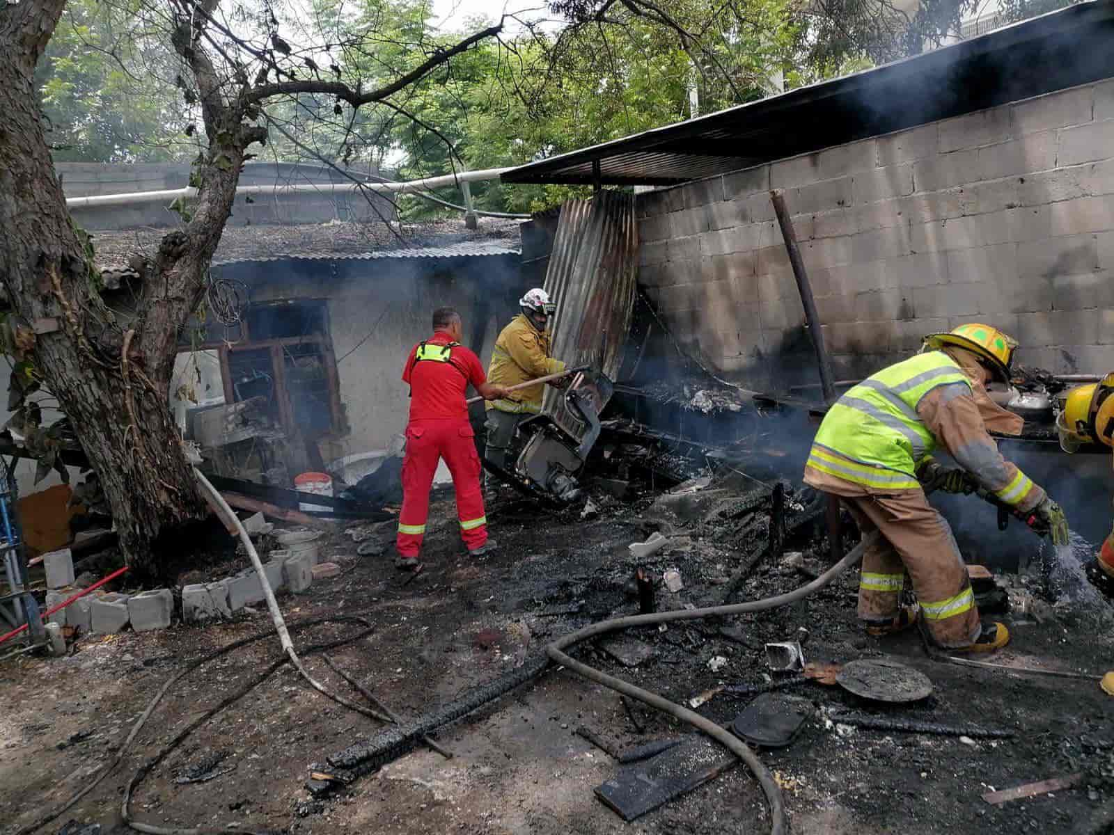 Los puestos de socorro, se movilizaron al municipio de Santiago, al reportarse el incendio de una vivienda.
