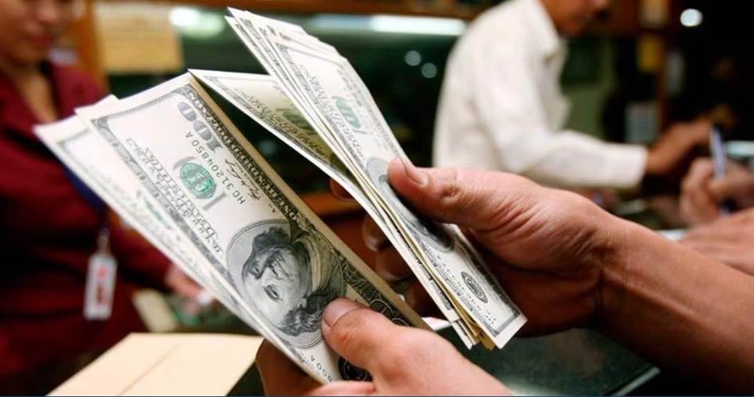 Dólar abre la semana en 16.61 pesos a al mayoreo