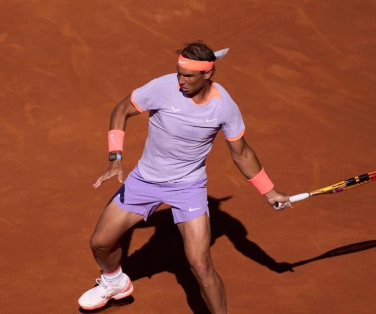 Vuelve Nadal a competir tras lesión y triunfa en Barcelona