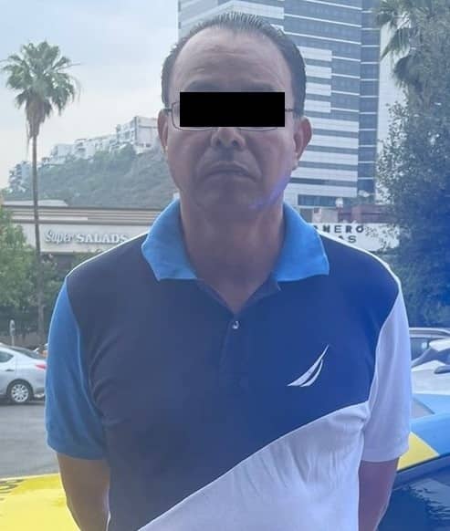 En el momento en que pretendía salir sin pagar más de 6 mil pesos en diversas prendas de una tienda de venta de ropa, un hombre fue detenido por oficiales de la Policía de Monterrey, en la Colonia Vista Hermosa.