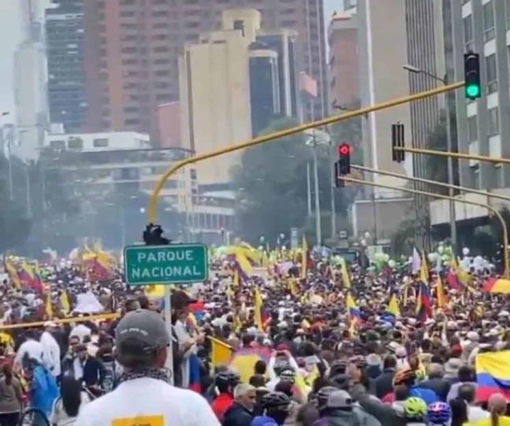 Protestan miles contra Gustavo Petro alrededor del Colombia