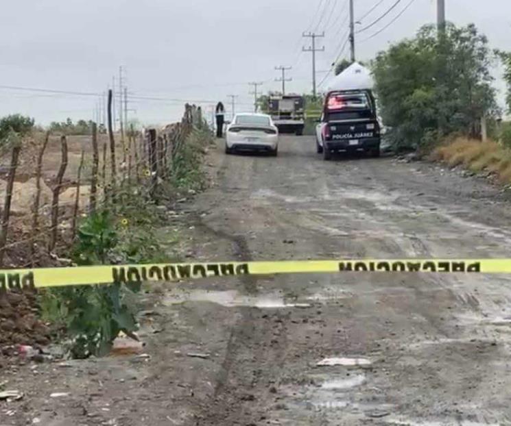 Encuentran cuerpo encobijado en brecha de Juárez