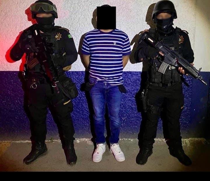 Detienen a hombre con arma y droga al sur de Monterrey