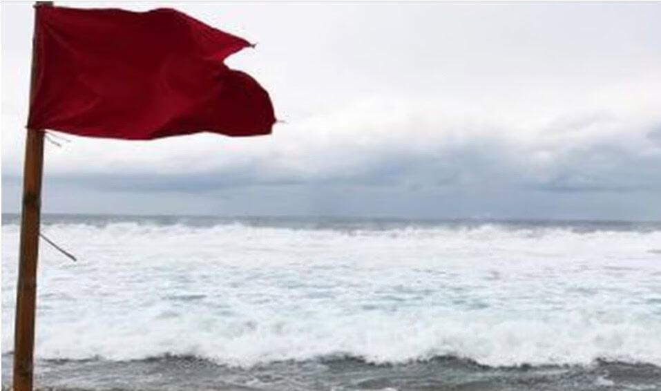 Suman 17 turistas rescatados por fenómeno de Mar de Fondo