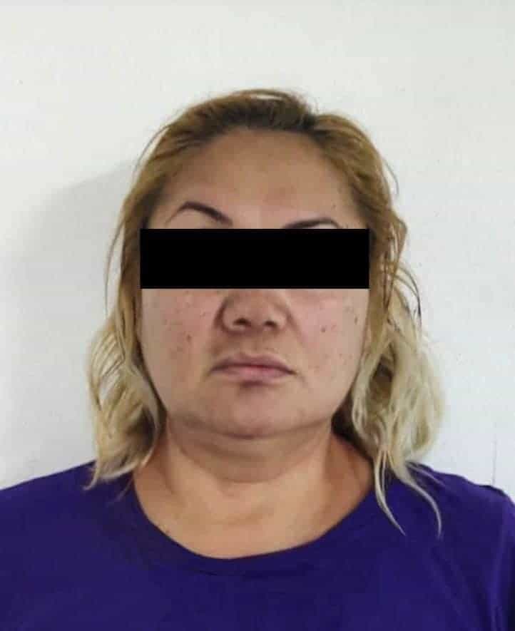 Una mujer que asesinó a su propia suegra y dejo grave a su ex esposo en el municipio de Santa Catarina, fue sentenciada a pasar 54 años de prisión.