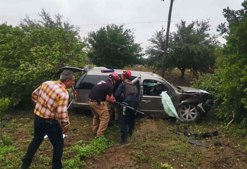 Un menor terminó con lesiones de consideración al volcar su camioneta, en un tramo carretero del municipio de General Terán.