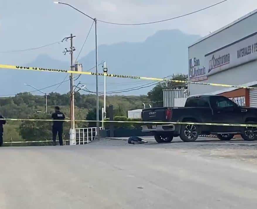 Un hombre fue ejecutado de varios balazos después de salir de un negocio de materiales, ubicado en el municipio de Allende, Nuevo León.