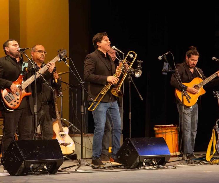 Recorren bachilleres historia musical latina con el Grupo El Tigre