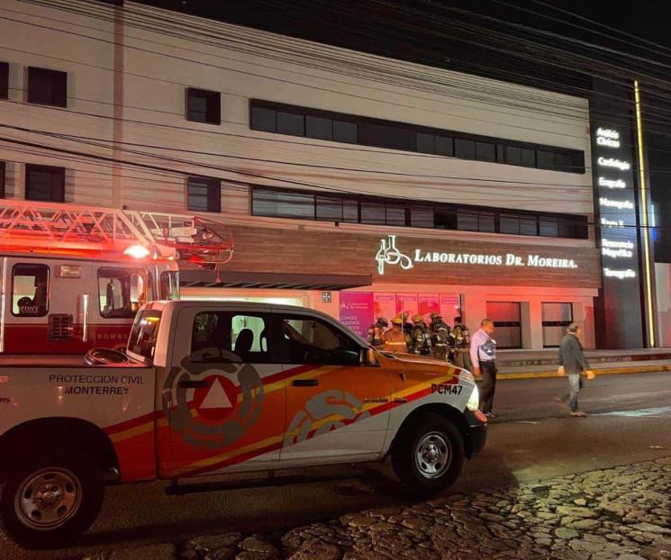 Se incendia laboratorio clínico en Monterrey