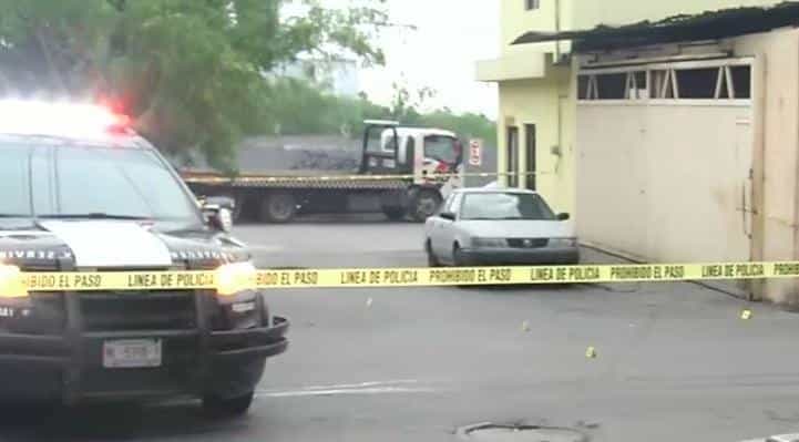 El reporte de detonaciones de arma de fuego llevó a la movilización de elementos de Fuerza Civil en la Colonia Lázaro Cárdenas, ayer al norte de Monterrey, donde se detuvo a dos hombres.